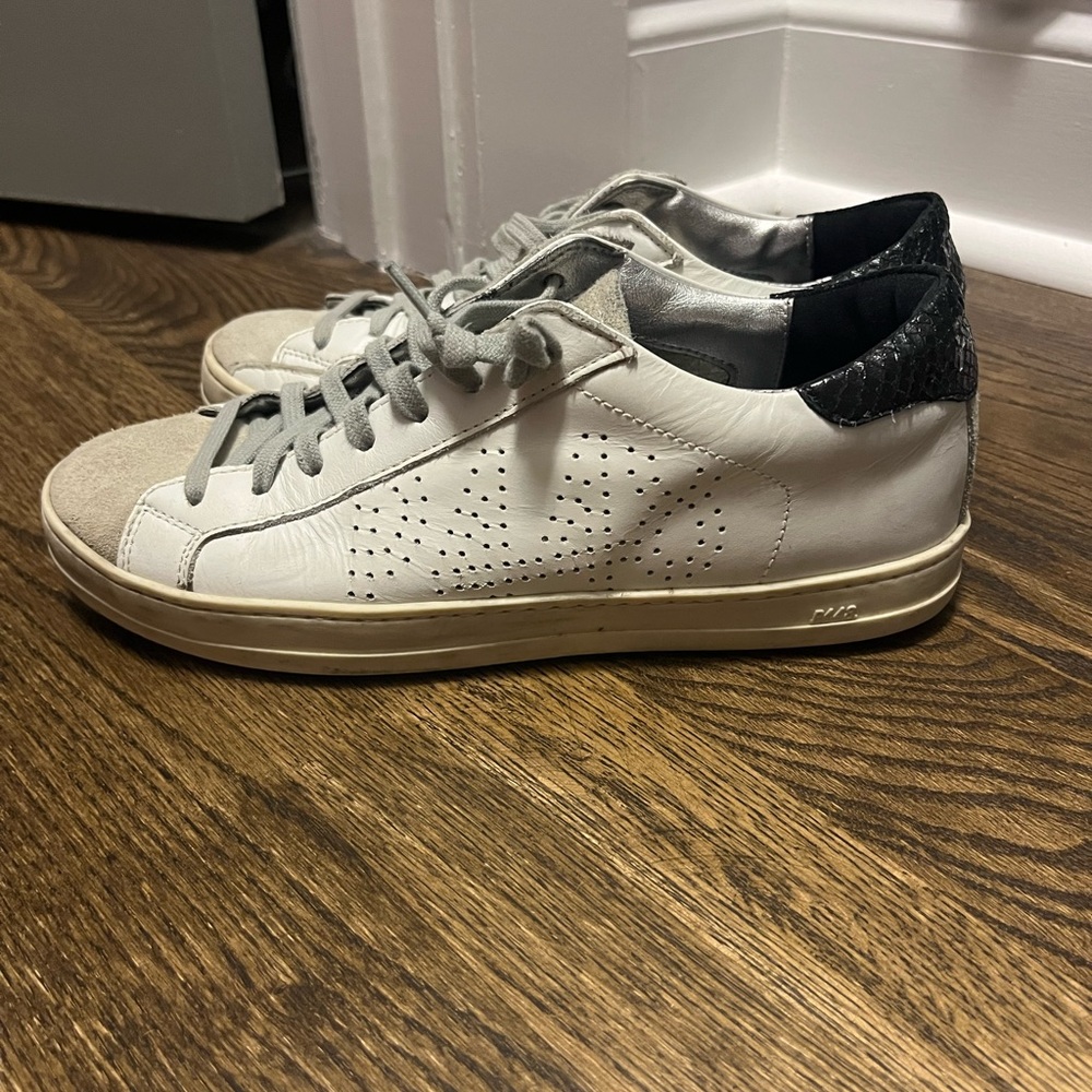 P448 white sneakers💗💗